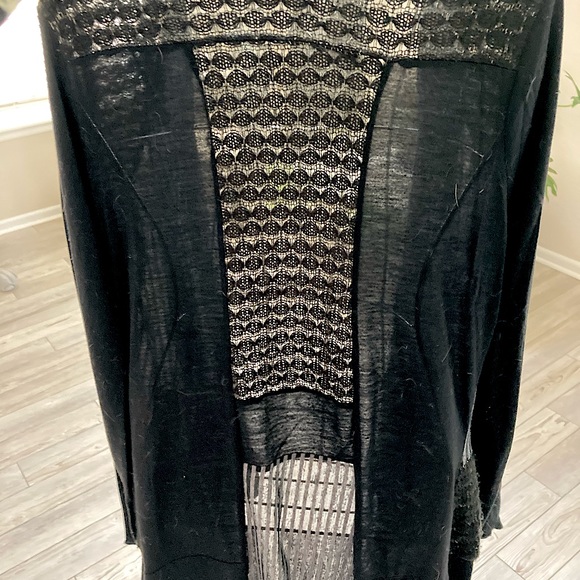 BJE very Cute cardigan. Size Small - Picture 4 of 4